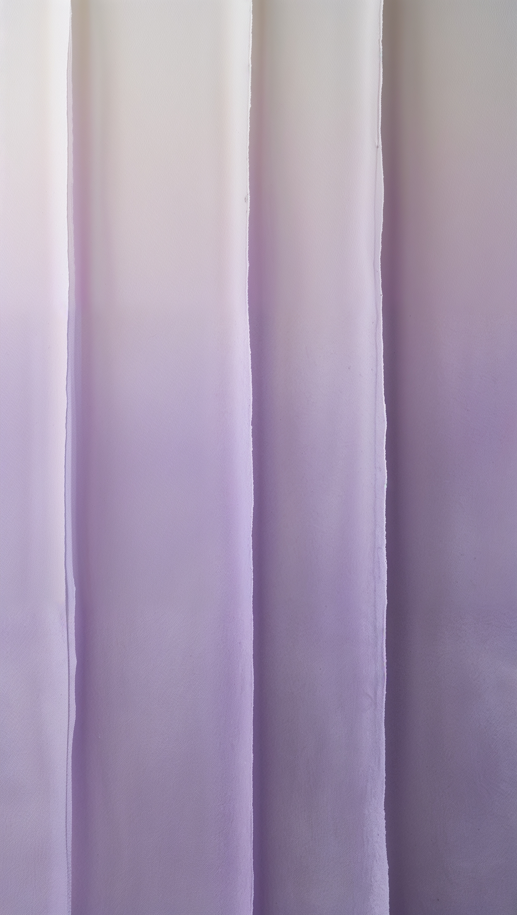 Soft vertical gradient from lavender to light cream, elegant and calm